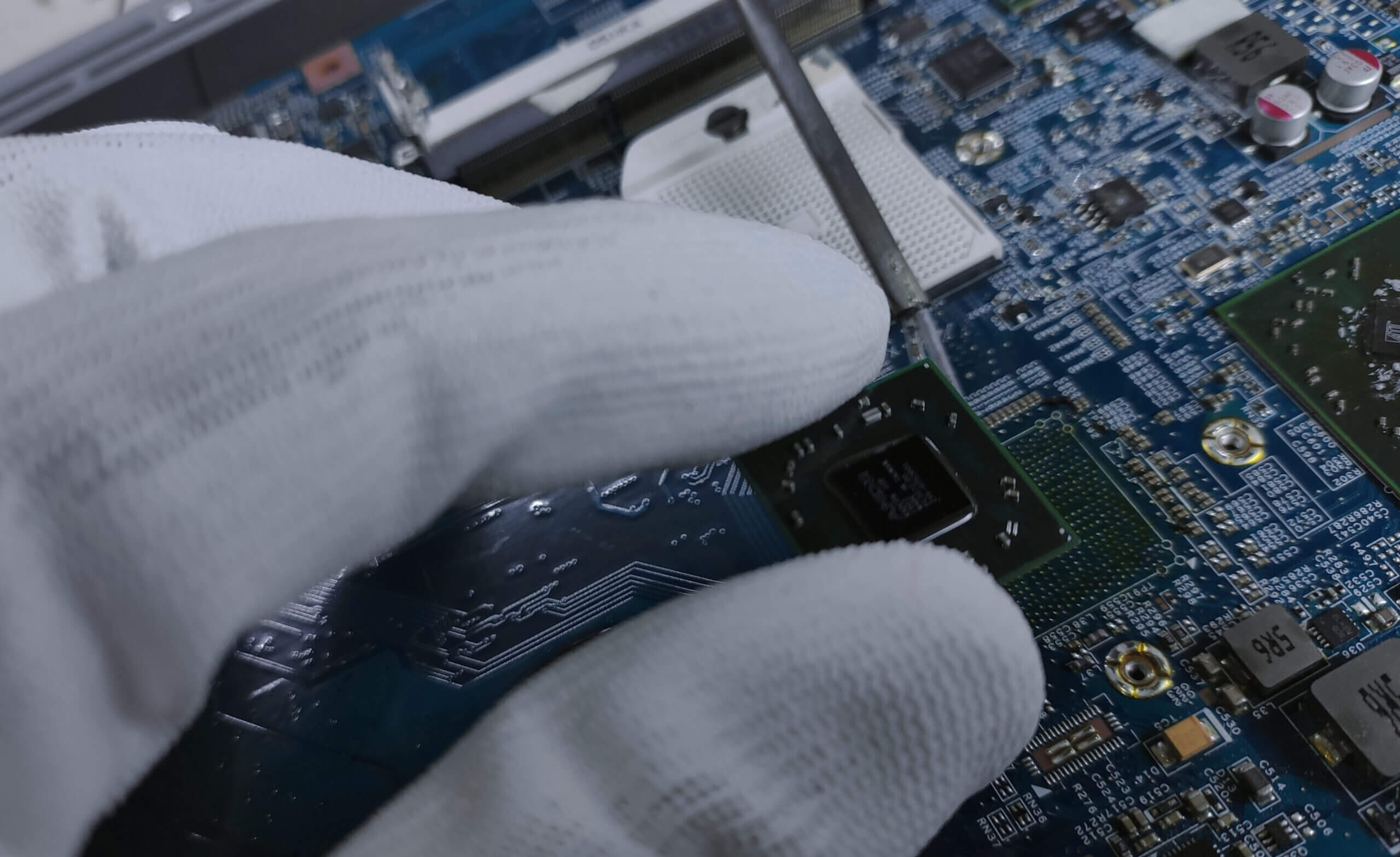 Перепайка моста или видеочипа на ноутбуке